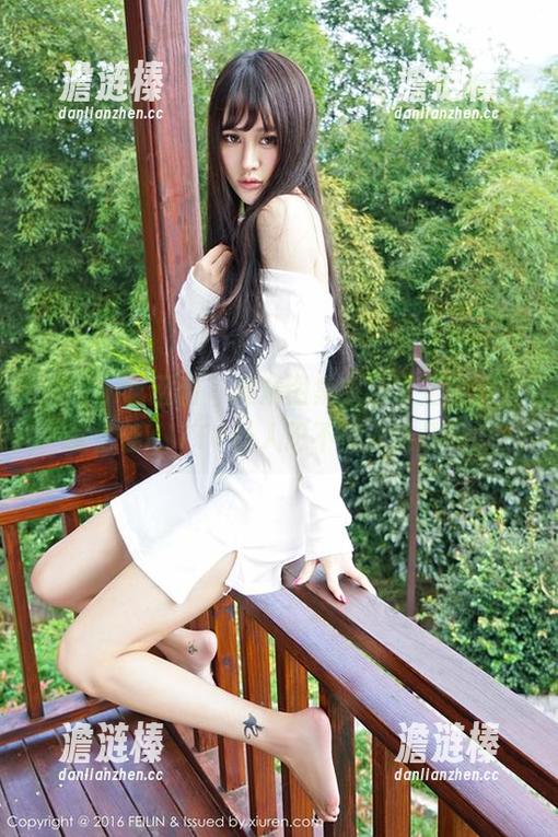 Feilin嗲囡囡-施忆佳KITTY Feilin嗲囡囡 - 高清图集中的裸足美景,施忆佳KITTY让人忍不住多看几眼。