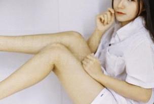 GIRLT果团网 – 免费图包必看,甜Abby让泳池变成她的秀场,你有没有错过那眼神?