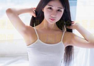 GIRLT果团网 – 通灵儿的全套写真,一个油亮的谜,真想知道她的日常保养。