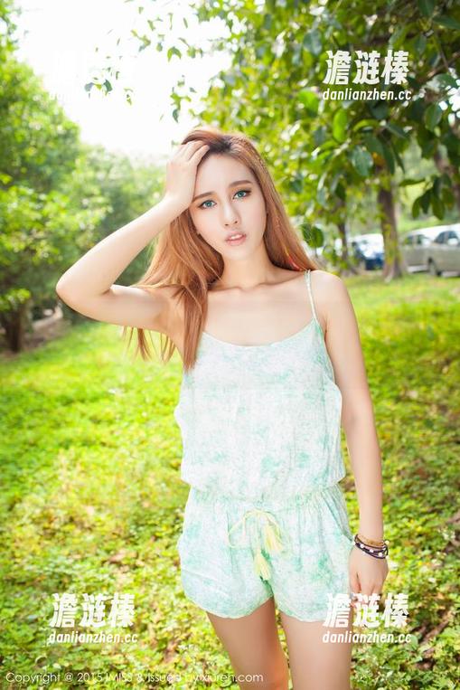 IMiss爱蜜社 - 在逗逗doudou的校园写真中，找到一丝丝的不羁