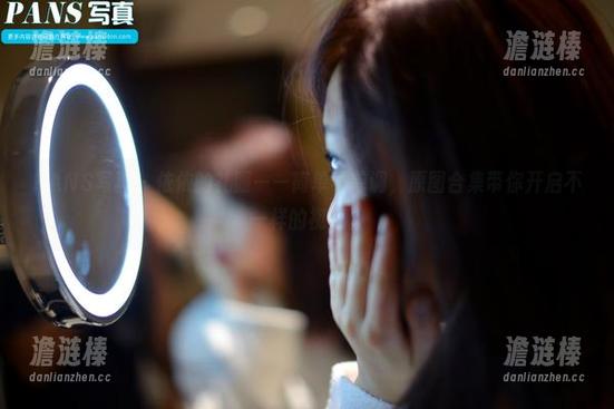PANS写真-依依 PANS写真 - 依依的礼服——简单不单调,原图合集带你开启不一样的视角。
