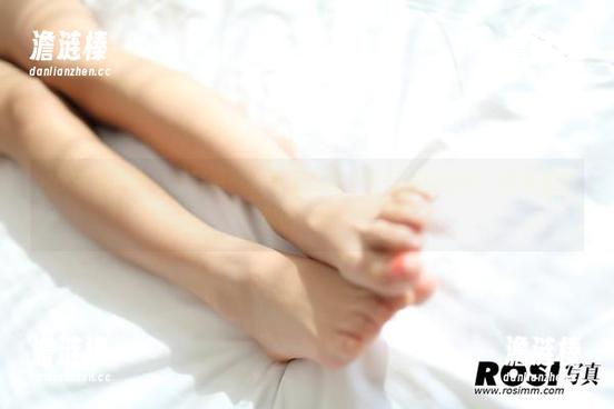 ROSI ROSI最新办公室写真:真希望会议不再是沉闷的词,能带点轻松的可爱?