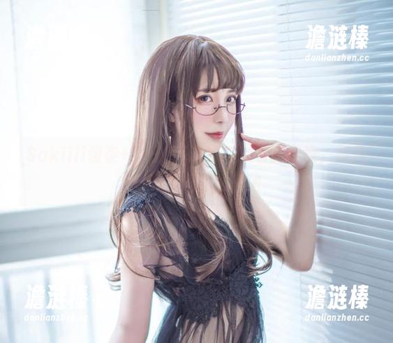Sakiiii翎柒+牛仔裤=潦草中藏着的优雅，照片巧妙挑逗你的思绪