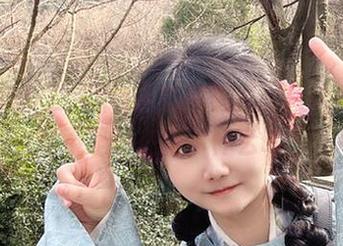 Sayako＿今年4岁的旗袍套图：这些衣服是不是也在暗示什么呢？