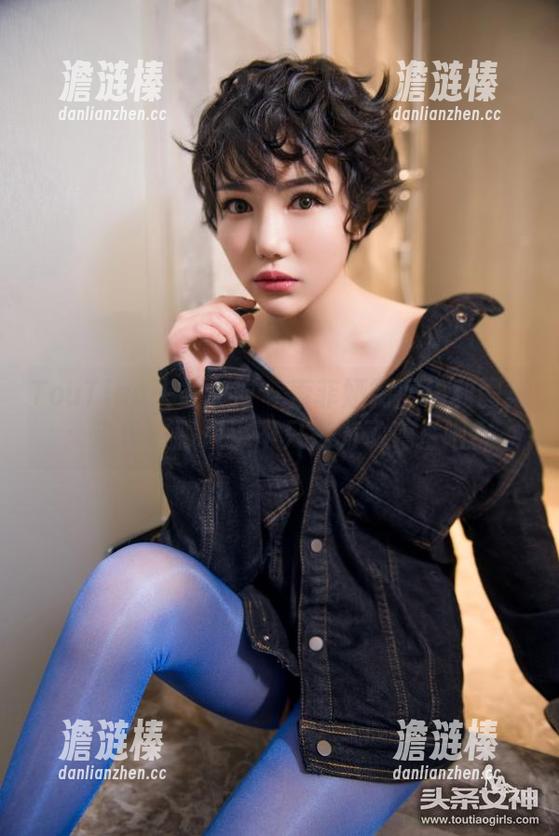 TouTiao头条女神-索菲娅 TouTiao头条女神 - 索菲娅制服福利图集:这件衣服似乎不只是为了遮拦吧?