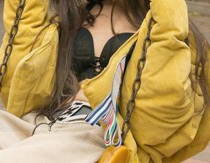UGirls尤果网 – 当周妍希穿上白色,整个照片都变成了奶油咖啡店外的风景,图片精选!