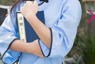 UGirls尤果网 – 算不上“惊天地泣鬼神”,但黛斯羽的套装作品值得下载。