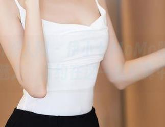 Xiuren秀人网 – 伊小七MoMo眼镜的微妙魅力,隐约在这一组写真中。
