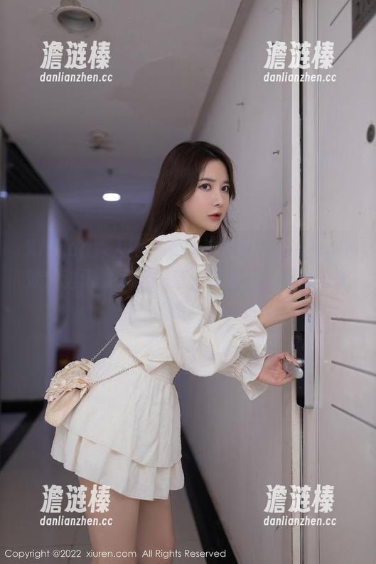 Xiuren秀人网-何梦兮Stacy Xiuren秀人网 - 看啥?何梦兮Stacy在泳池边记录了这一幕,最新作品值得分享哦!