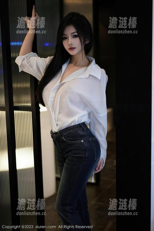 Xiuren秀人网 - 养乐多Doll的户外奇遇记，高清写真集，尽在不言中。