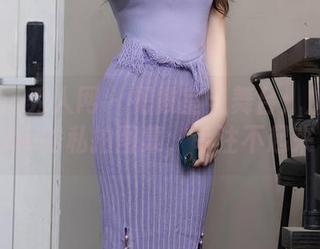 Xiuren秀人网 – 把教室当舞台:加朵babe的私拍图集,专注不起来