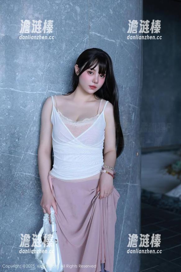 Xiuren秀人网 - 这图包一打开，孟狐狸FoxYini的丝袜妥妥让人想要再看一眼