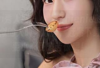 Xiuren秀人网 – 小薯条nienie的写真集:天使似的人叫人心醉,赶紧下载吧!但要小心受宠若惊哦!