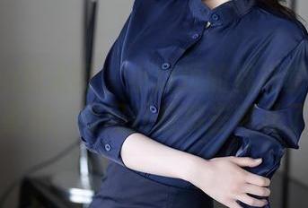 Xiuren秀人网 – 小逗逗的棉袜套图：看这姿势，敢问打底裤去哪儿了？