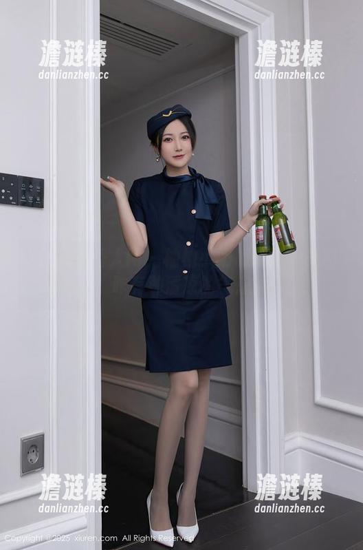 Xiuren秀人网-柚柚小奶瓶 Xiuren秀人网 - 柚柚小奶瓶的泳池美图,咋有种清凉的气息呢
