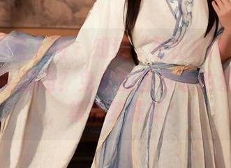 Xiuren秀人网 – 知道“芭比KIKI”为什么总穿礼服吗?免费的图包让她爱不释手,模特梦成真!