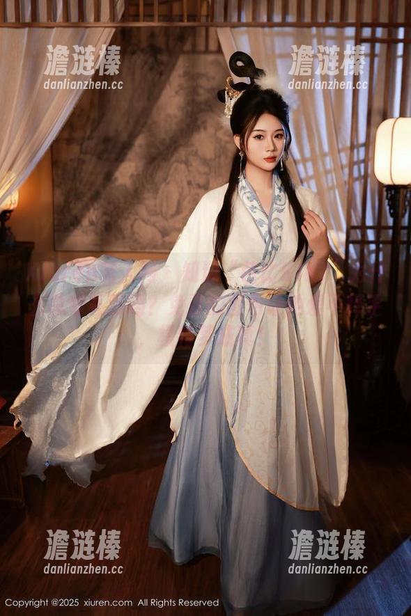 Xiuren秀人网-芭比KIKI Xiuren秀人网 - 知道“芭比KIKI”为什么总穿礼服吗?免费的图包让她爱不释手,模特梦成真!