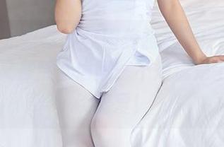 YouMi尤蜜荟 – 校园美照更新！绯月樱Cherry又在树下偷懒，不知道是上课还是谈恋爱！