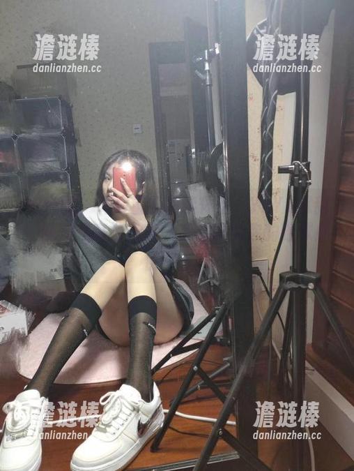 微密圈 - 高质量的阅读体验：YuYu超甜丫的美足高清合集，足够吸引你的眼球感伤一下。