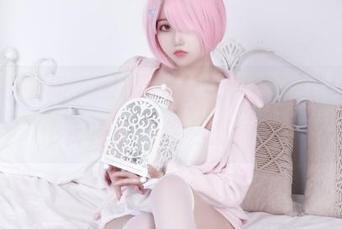 我就是来问，eloise软软到底是怎么把女仆长裙拍得这么高清的？