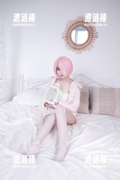 eloise软软 我就是来问,eloise软软到底是怎么把女仆长裙拍得这么高清的?