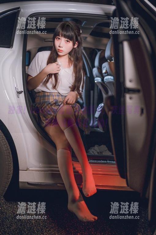 usejan蓝蓝 独家!usejan蓝蓝又出新书:灰丝写真,更新速度条杠杠的!