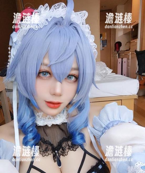 九言的新白裙福利图包，果然好看到让人直呼：这也太出挑了吧！