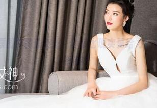 克拉女神 – 原图中的依娜丝,套装比现实更给力,谁来给个理由拒绝?