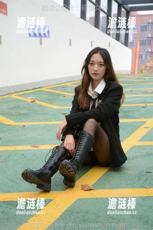 初夏女神-安妮 初夏女神 - 原图与写真的对比:安妮的礼服,实在太容易让人想多了……