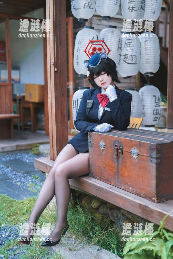 半半子 我说半半子的福利图包里,制服怎么能让人眼前一亮,真有点意思。