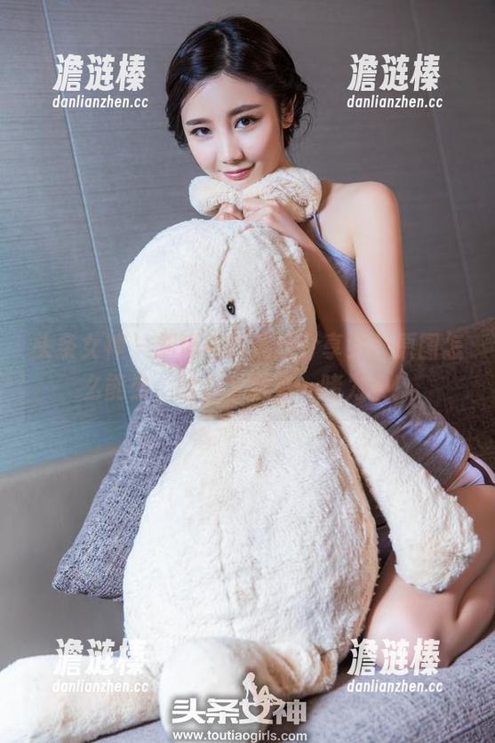 头条女神 - 刘瑾希的黑丝分享会，原图怎么能少，给你个机会一睹为快！