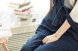 头条女神 – 张蓝欣照片里的短裙,小说般的浪漫和意外