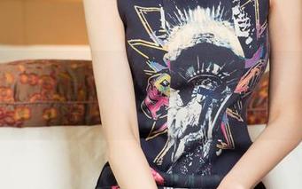 头条女神 – 看杨曼妮如何优雅地展现长腿：无圣光，好评如潮的原图