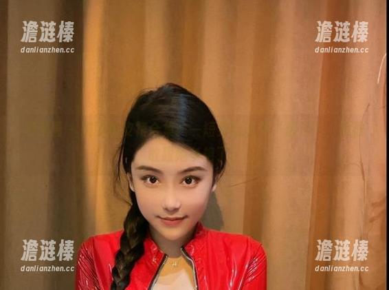 奶雯 微密圈 - 奶雯黑皮裙合集——短到能看见“想法”,没谁敢跟她争艳了。