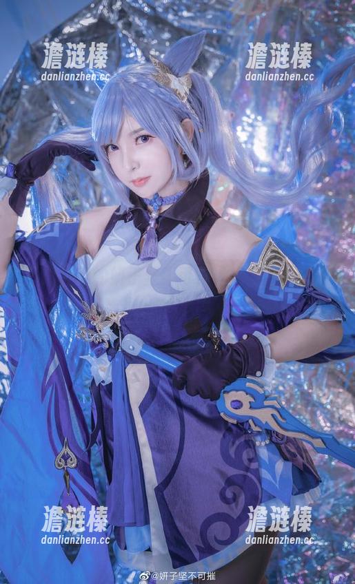 高跟鞋下的妍子坚不可摧：高清写真集中的小心思