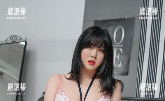宋哈娜(송하나)泳衣在线闪亮登场！资源你准备好“水面下”的深度聊天了吗？
