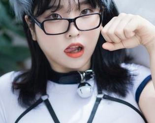 着迷于“蕾丝”的那一刻,宋哈娜又在卖萌吗?