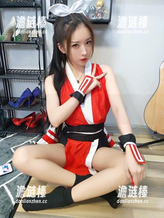 小女巫露娜 小女巫露娜教你:如何用肤色连裤袜提升OL风?高清作品集给你答案