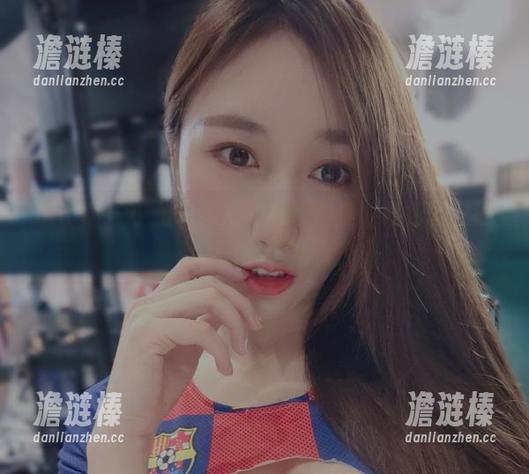 小玉吃果冻 微密圈 - 小玉吃果冻的在线图集,红色睡衣谁不会想多看几眼?