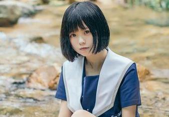 图片一打开,我的眼睛就被小野妹子w的清纯闪到了。