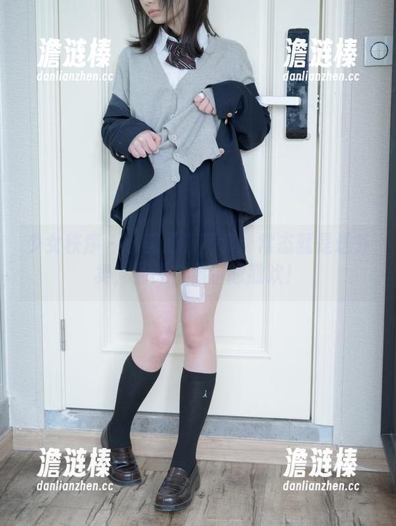 少女秩序-小葵 少女秩序 - 小葵最新写真:常态就是送外卖,到天台偶尔撒撒欢!