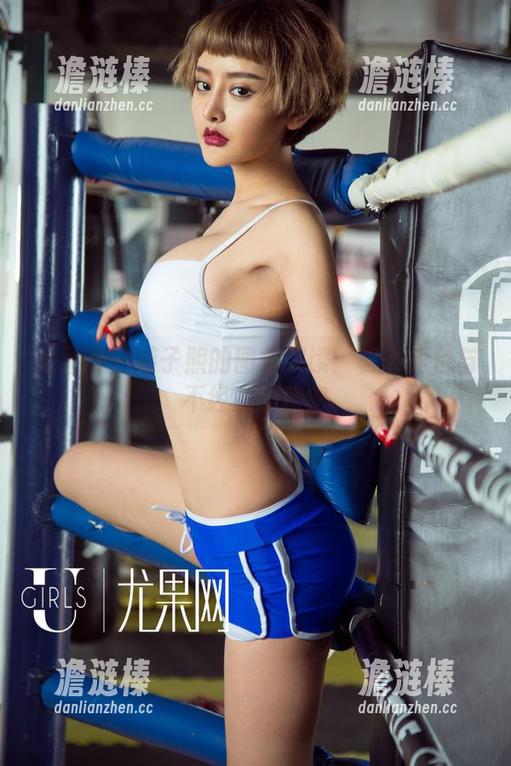 尤果网 - 游子熙的图集解读：秘书角色与不经意的亲密