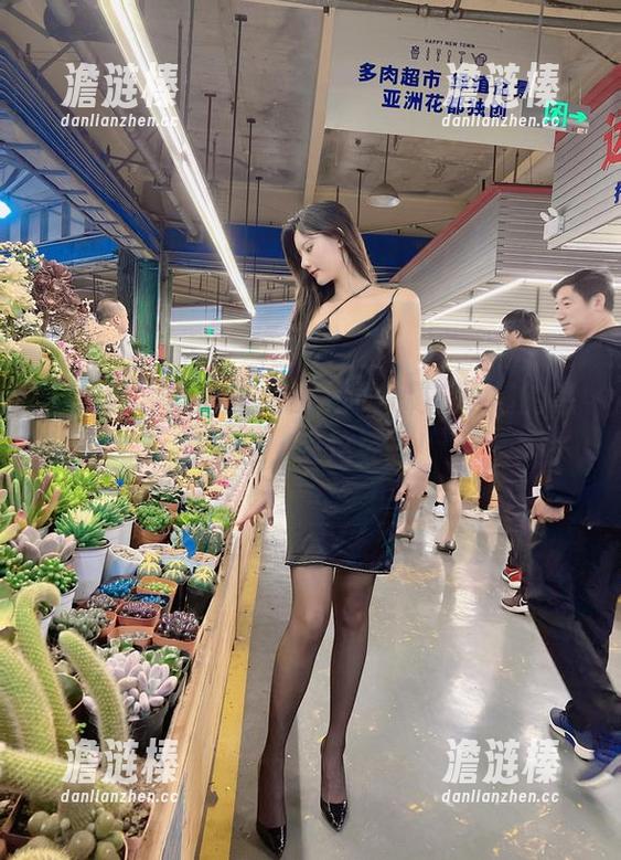 就是阿朱啊 微密圈 - 图片里,就是阿朱啊在下铺的悠然自得,瞧这姿态!