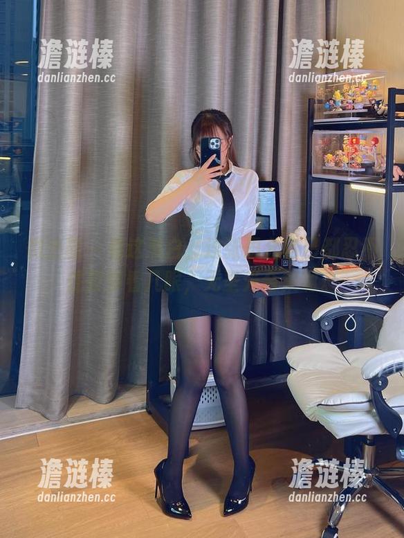 张思允 微密圈 - 看这黑白,连张思允自己都忍不住要多看几眼,无圣光合集啊。