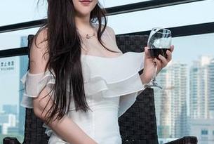推女神 – 下载尤美Yumi的图库，让你的御姐气场满满！