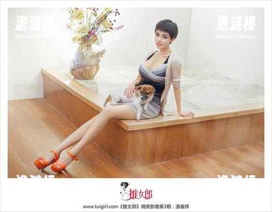 推女郎 - 杨伊在夏日美图中发现了自己的超级模特潜力，想下载仨拿去自我安慰！