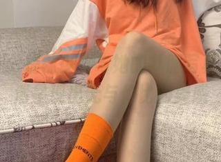 微密圈 – 提袜少女与她的礼服写真集,高清呈现出无与伦比的美感