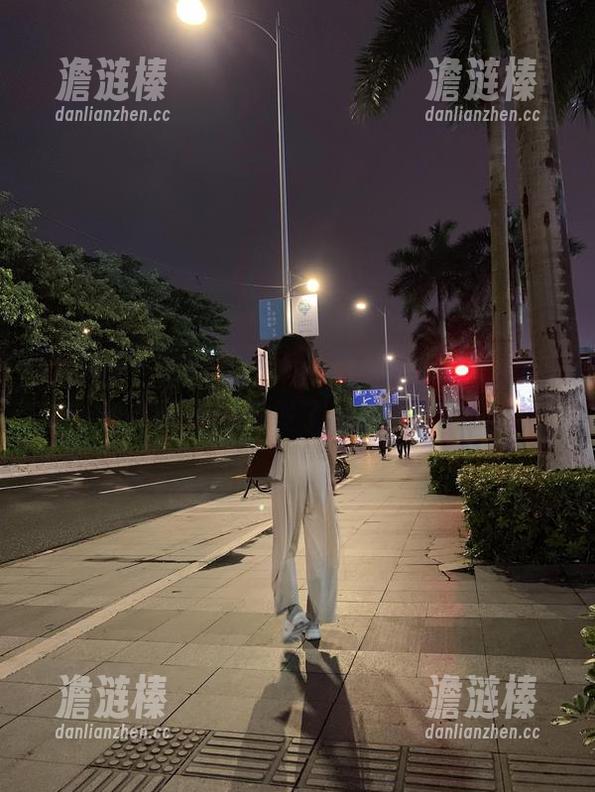 桃脱了 微密圈 - 更新实在太惊艳,桃脱了的白衬衫在细节中散发了怎样的气息?