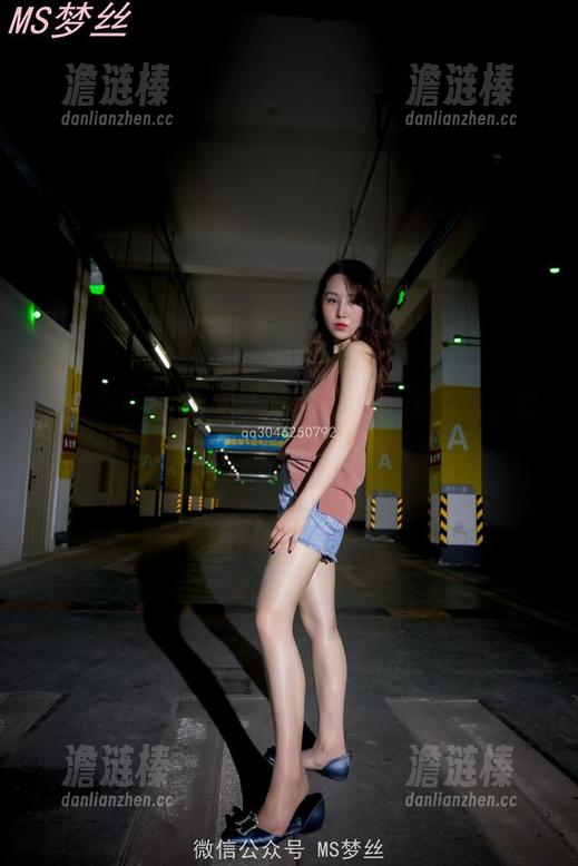 梦丝女神-乔儿 梦丝女神 - 看乔儿照片,肤色和黑色,真让人想起一杯浓咖啡,苦中带甜?