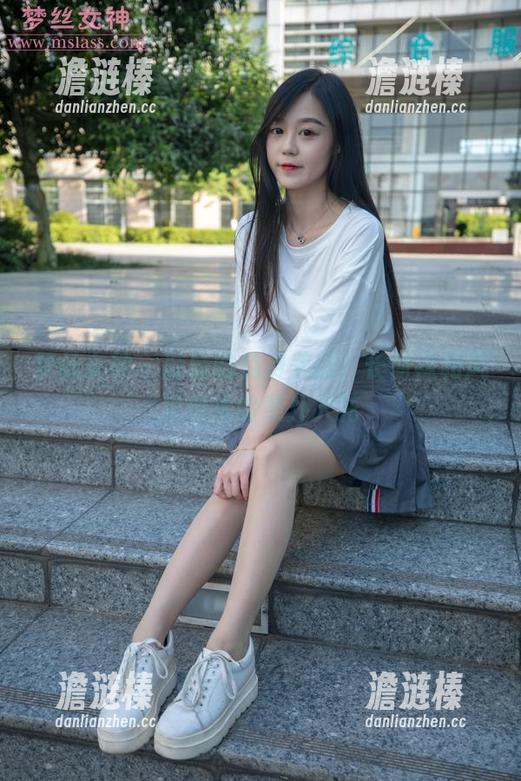 梦丝女神-璇璇 梦丝女神 - 璇璇的免费美图,长筒袜和风趣碰撞的意外火花